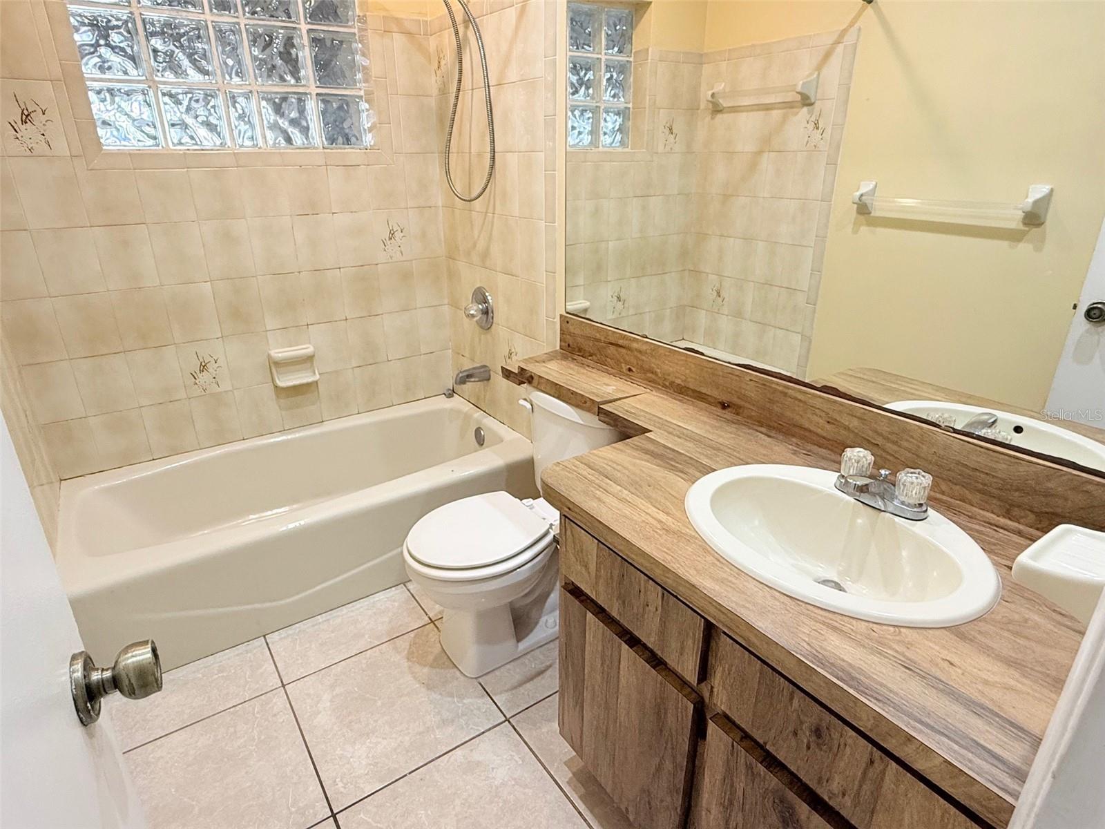 CLAIR MEL CITY UNIT 10 - Residential Lease