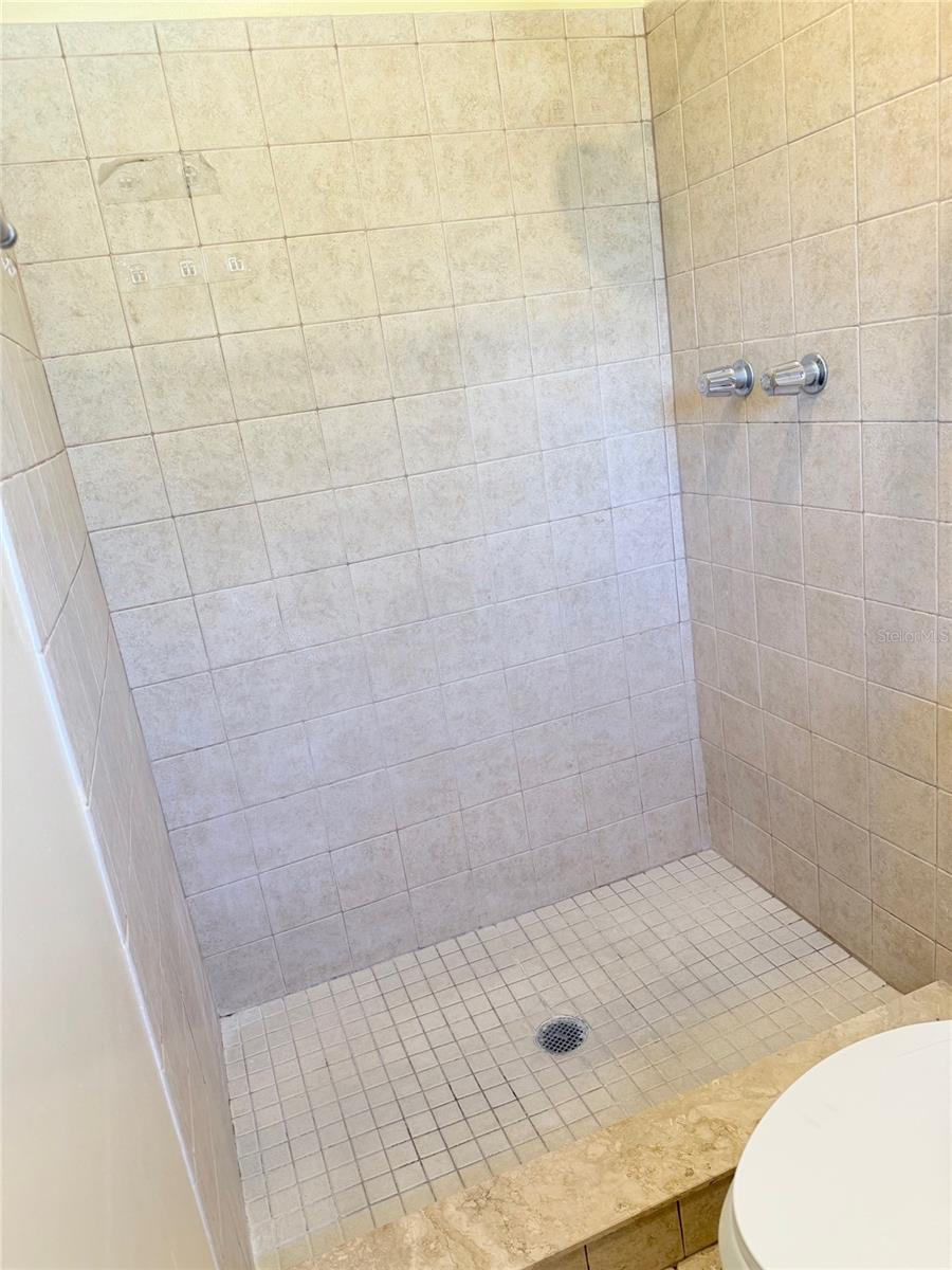 CLAIR MEL CITY UNIT 10 - Residential Lease