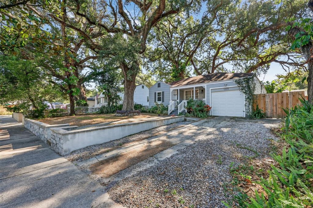 Photo of 1209 E Crenshaw Street, Tampa, FL 33604 (MLS # O6367540)