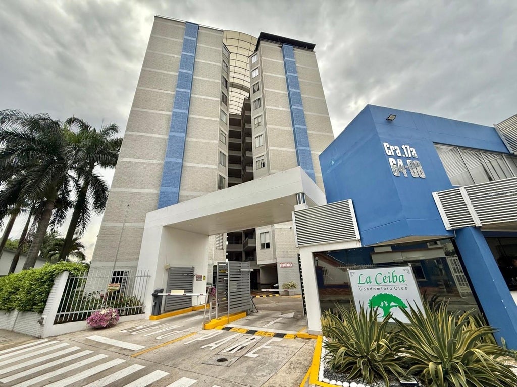 Photo of 17 #11-01, Bucaramanga, NA (MLS # TB8559592)