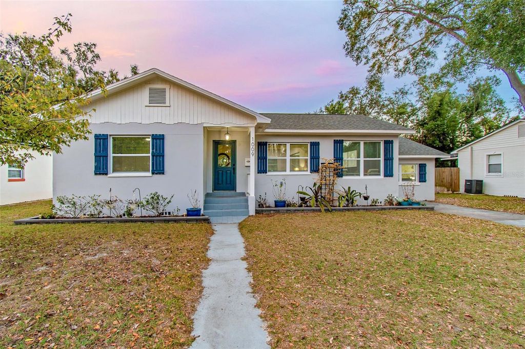 Photo of 1009 E Jean Street, Tampa, FL 33604 (MLS # TB8464273)