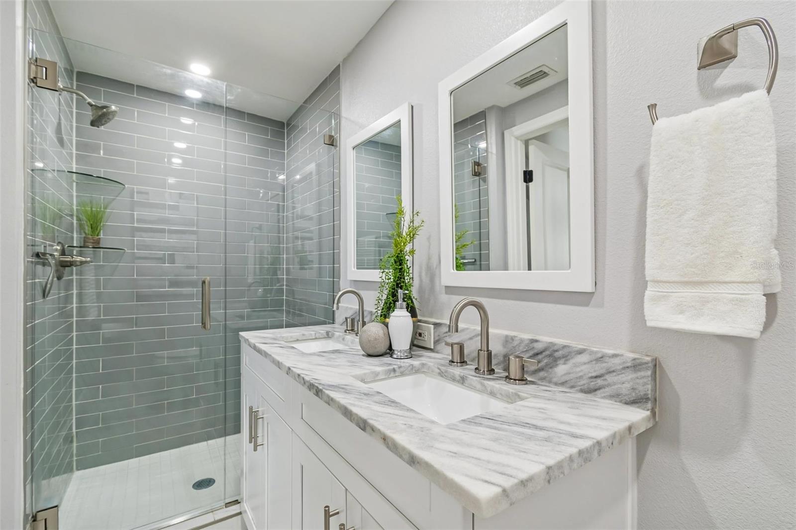 ORANGEWOOD MANOR - Residential