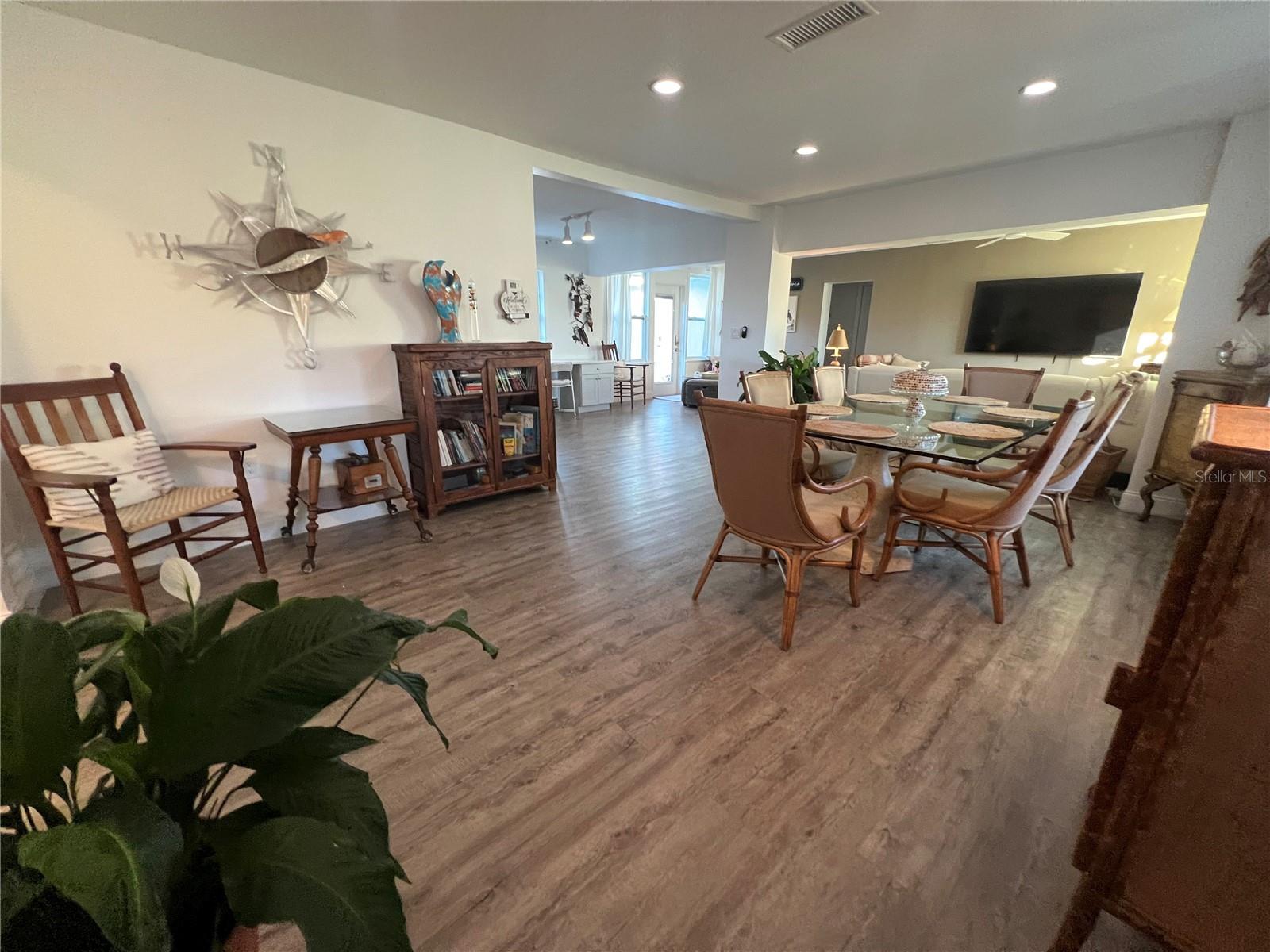 GOLF CLUB ESTATES - Residential Income