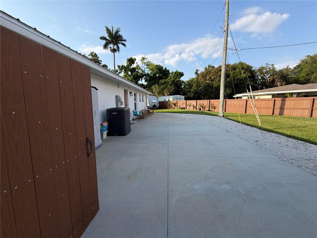 Photo of 4620 7th Avenue W, Bradenton, FL 34209 (MLS # A4689924)