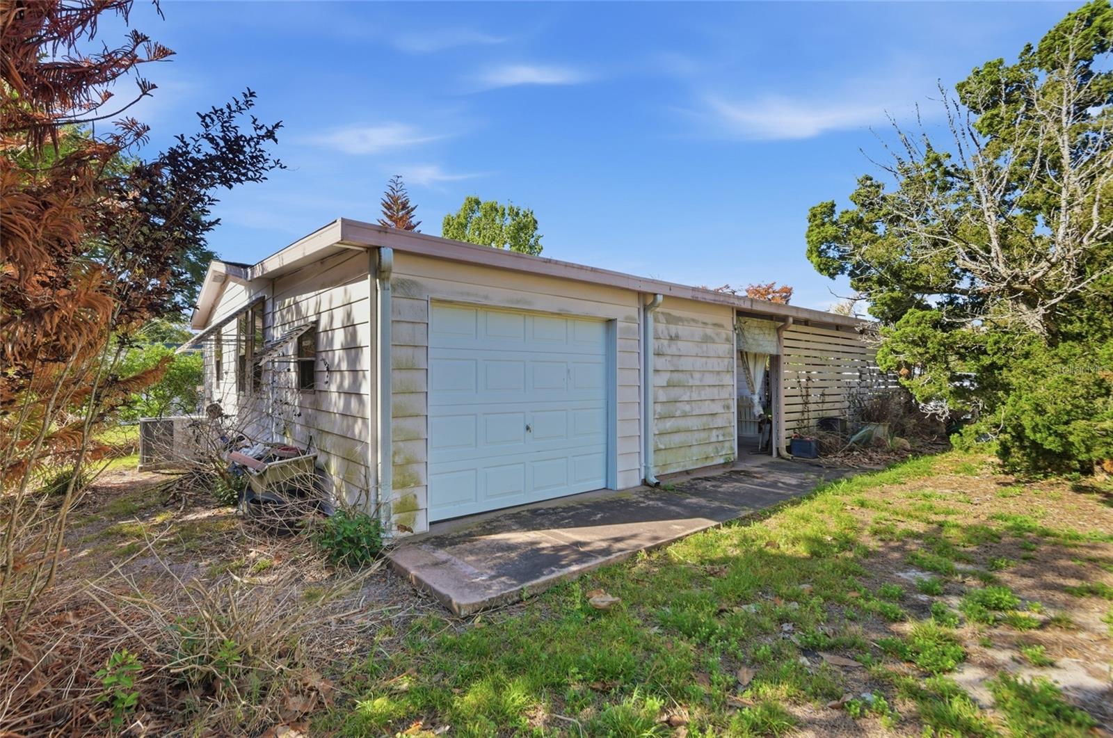 LADY LAKE ORANGE BLOSSOM GARDENS UNIT 10 - Residential