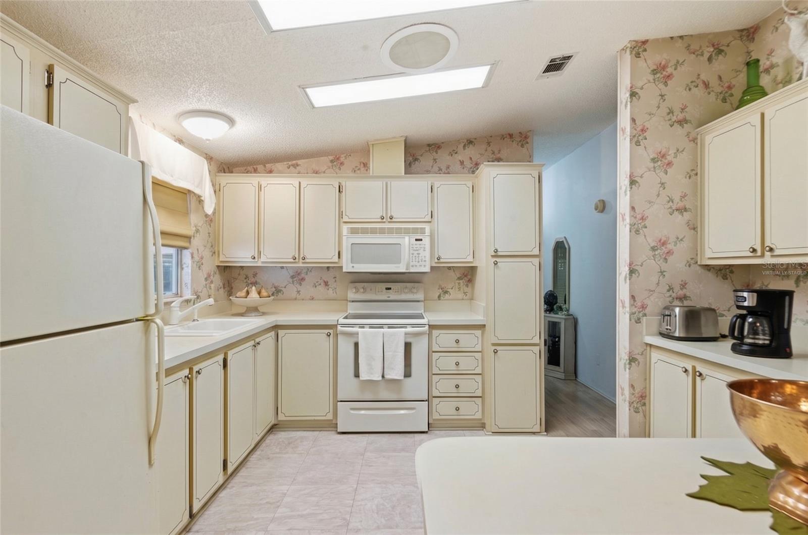 LADY LAKE ORANGE BLOSSOM GARDENS UNIT 10 - Residential