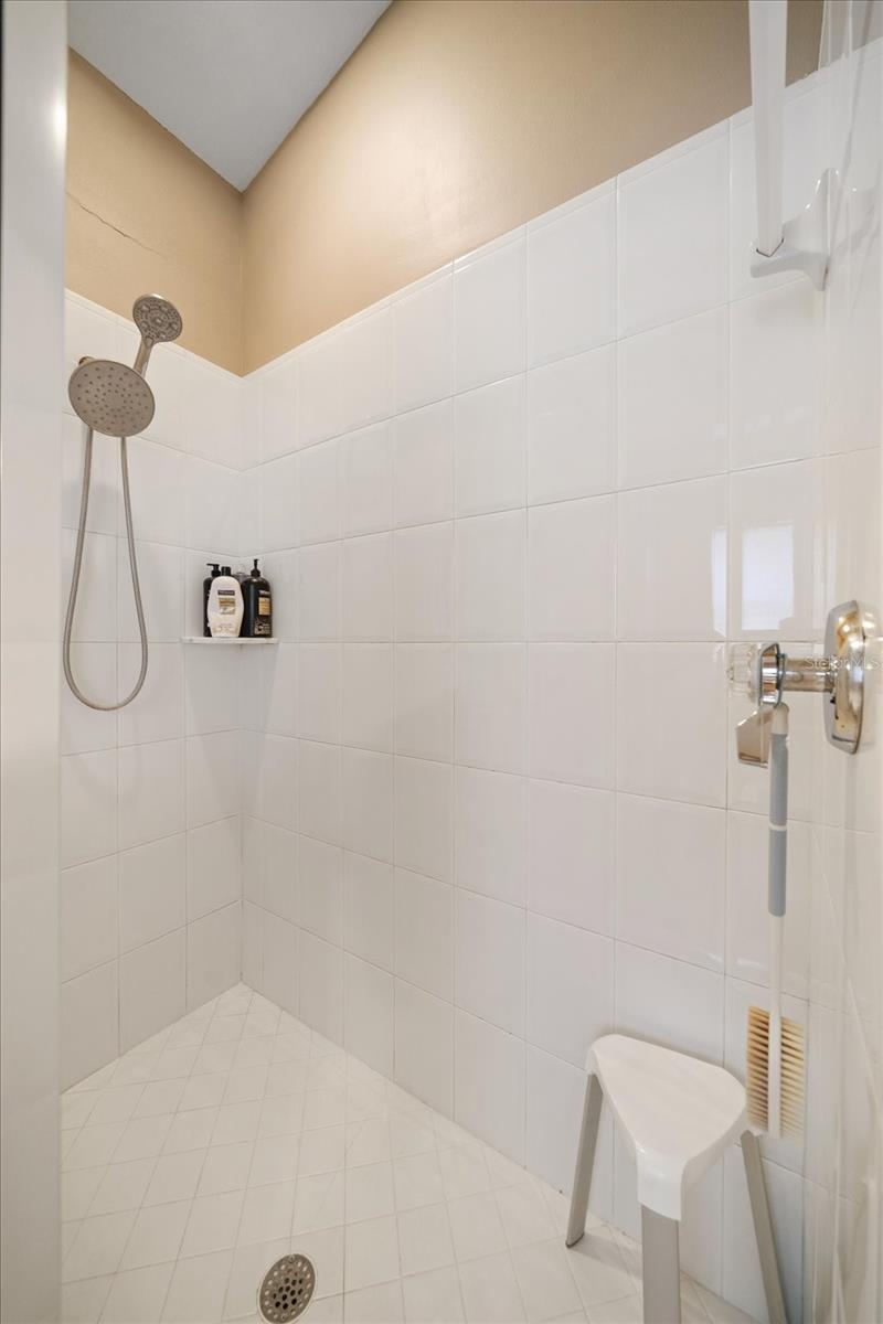 LAKES UNIT 2 PHASE 2, THE - Residential