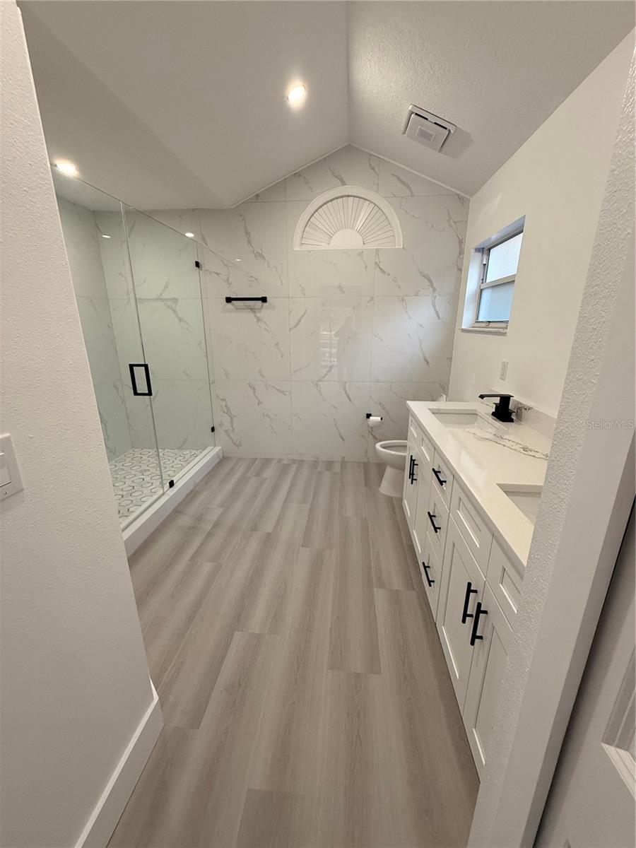 OAKS THE - Residential