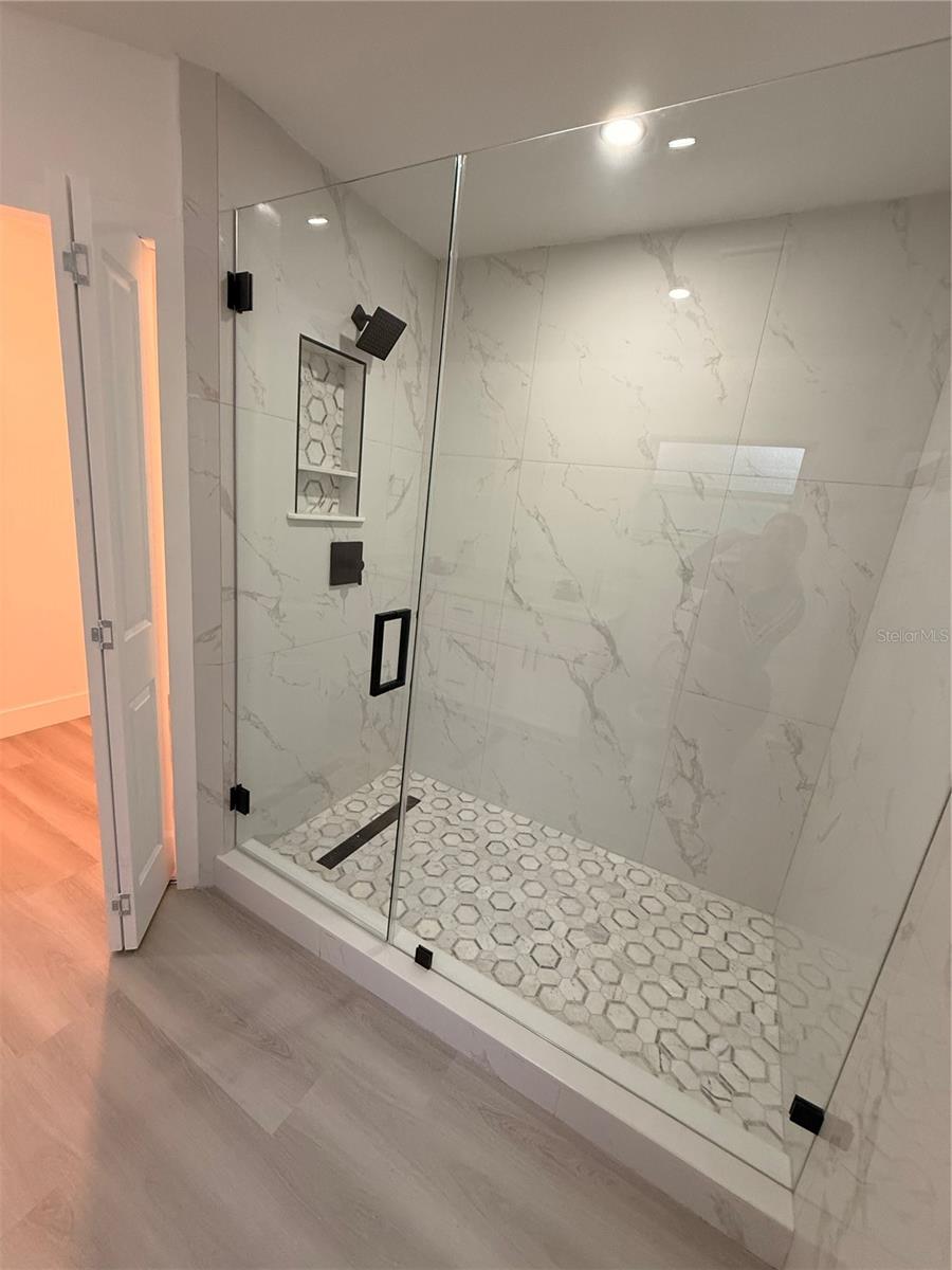 OAKS THE - Residential