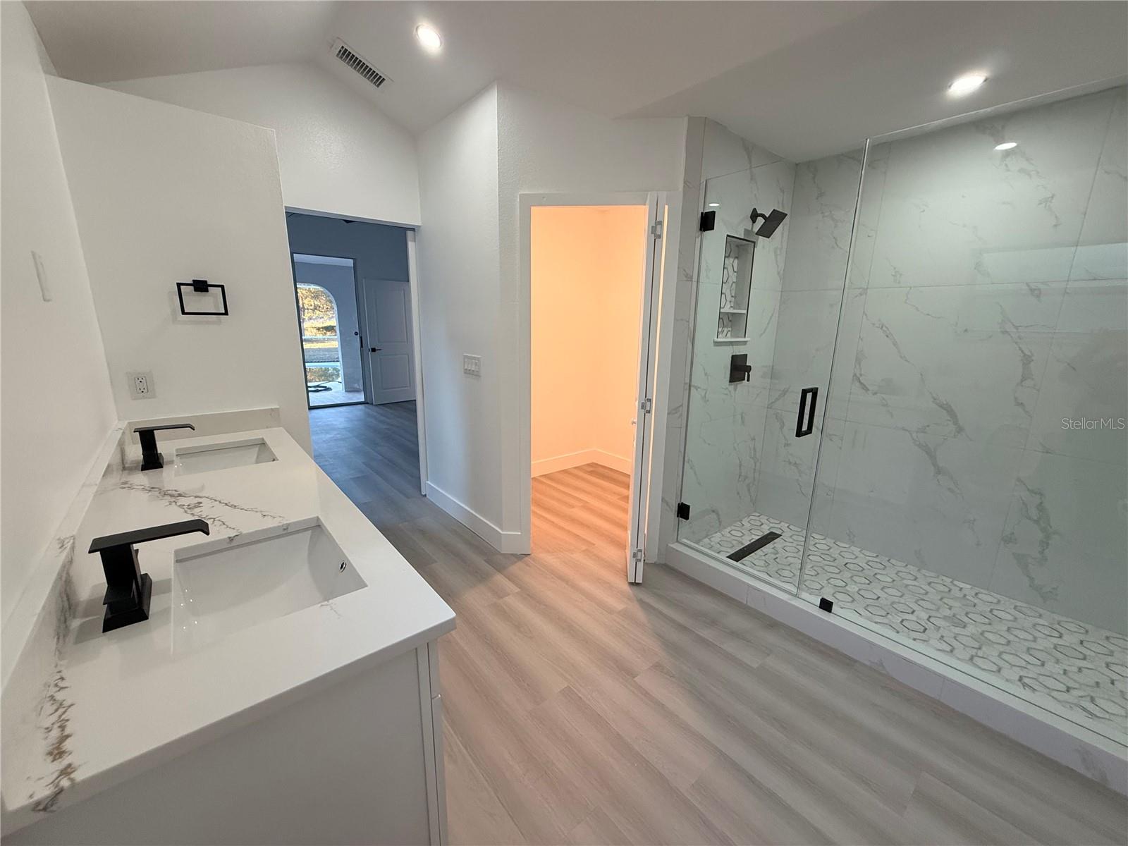 OAKS THE - Residential