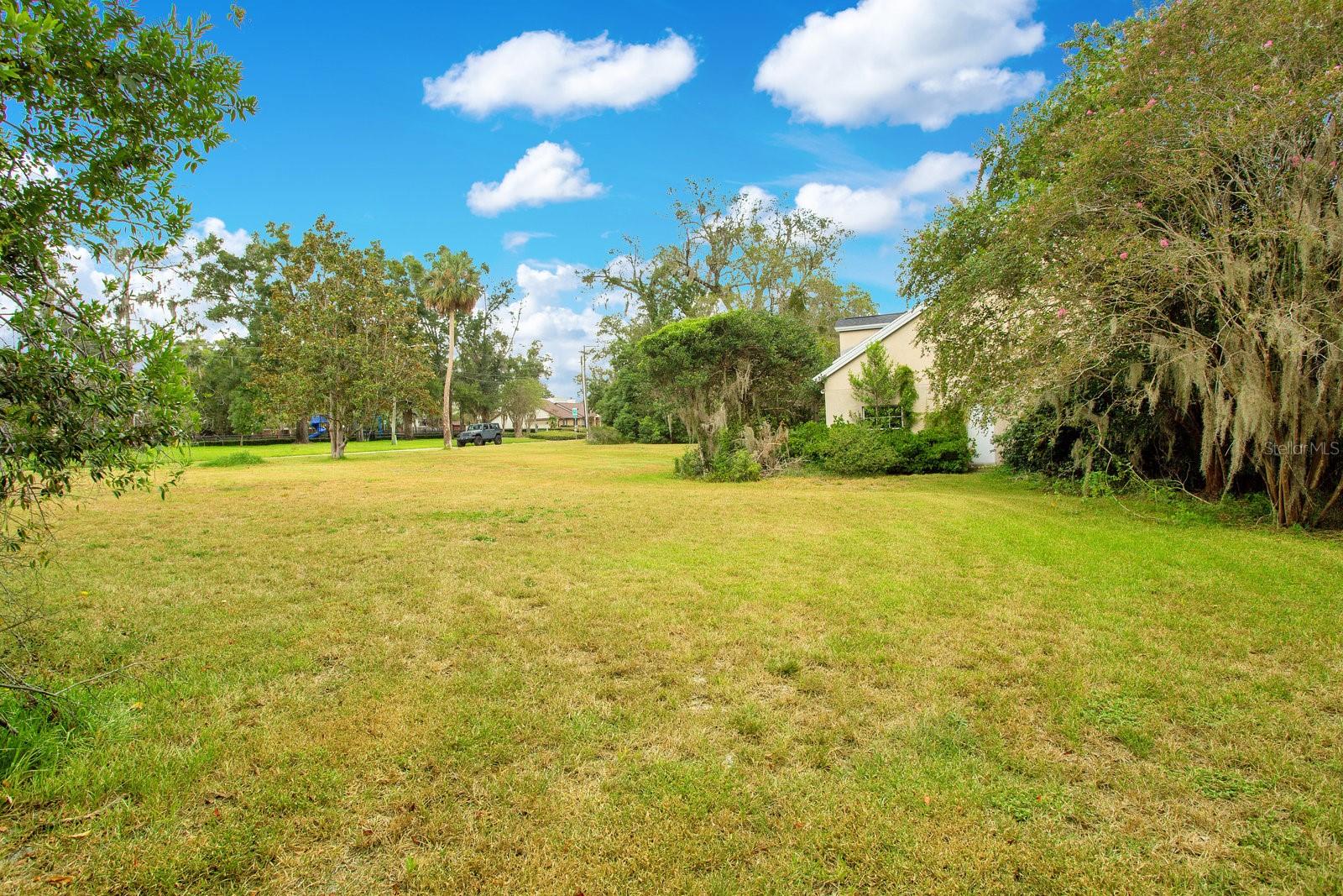 ADAMS GROVE - Land