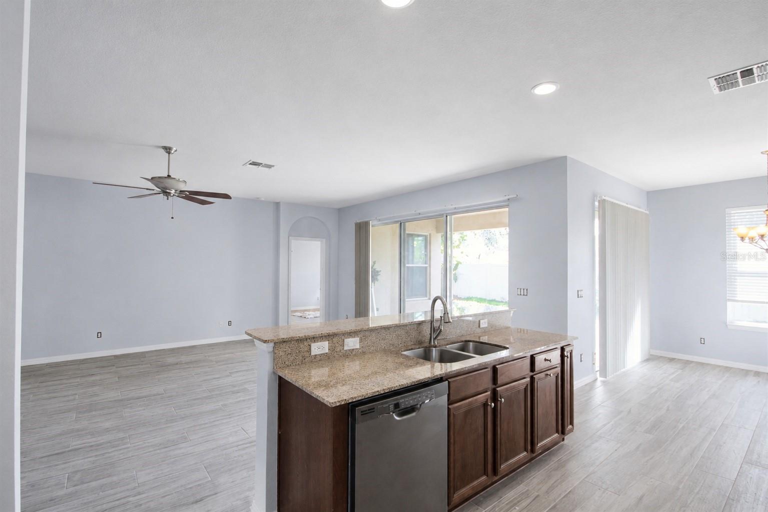 CROSSING CREEK VILLAGE PH I - Residential Lease