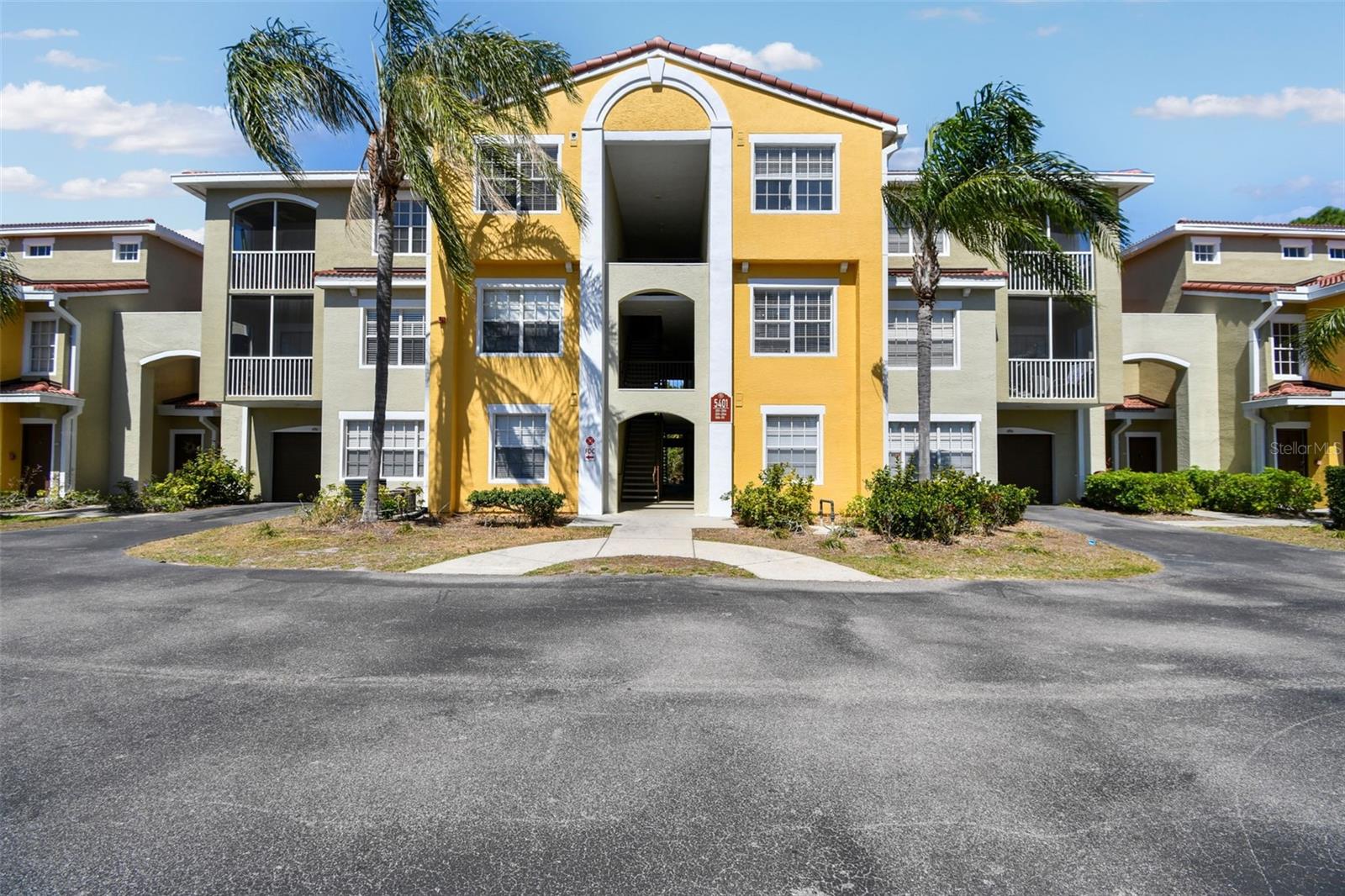 5401 BENTGRASS DRIVE 1-302