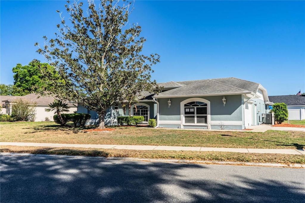 Photo of 507 Powder Horn Row, Lakeland, FL 33809 (MLS # L4960528)