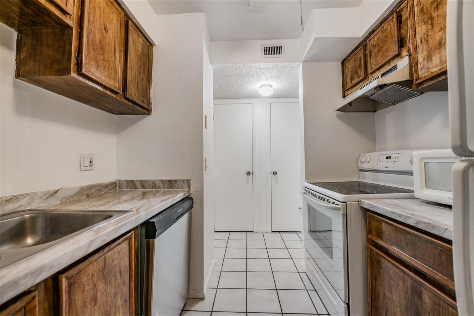 THE OAKS UNIT VI A CONDO - Residential