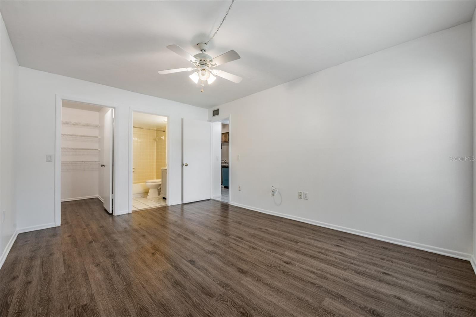 THE OAKS UNIT VI A CONDO - Residential