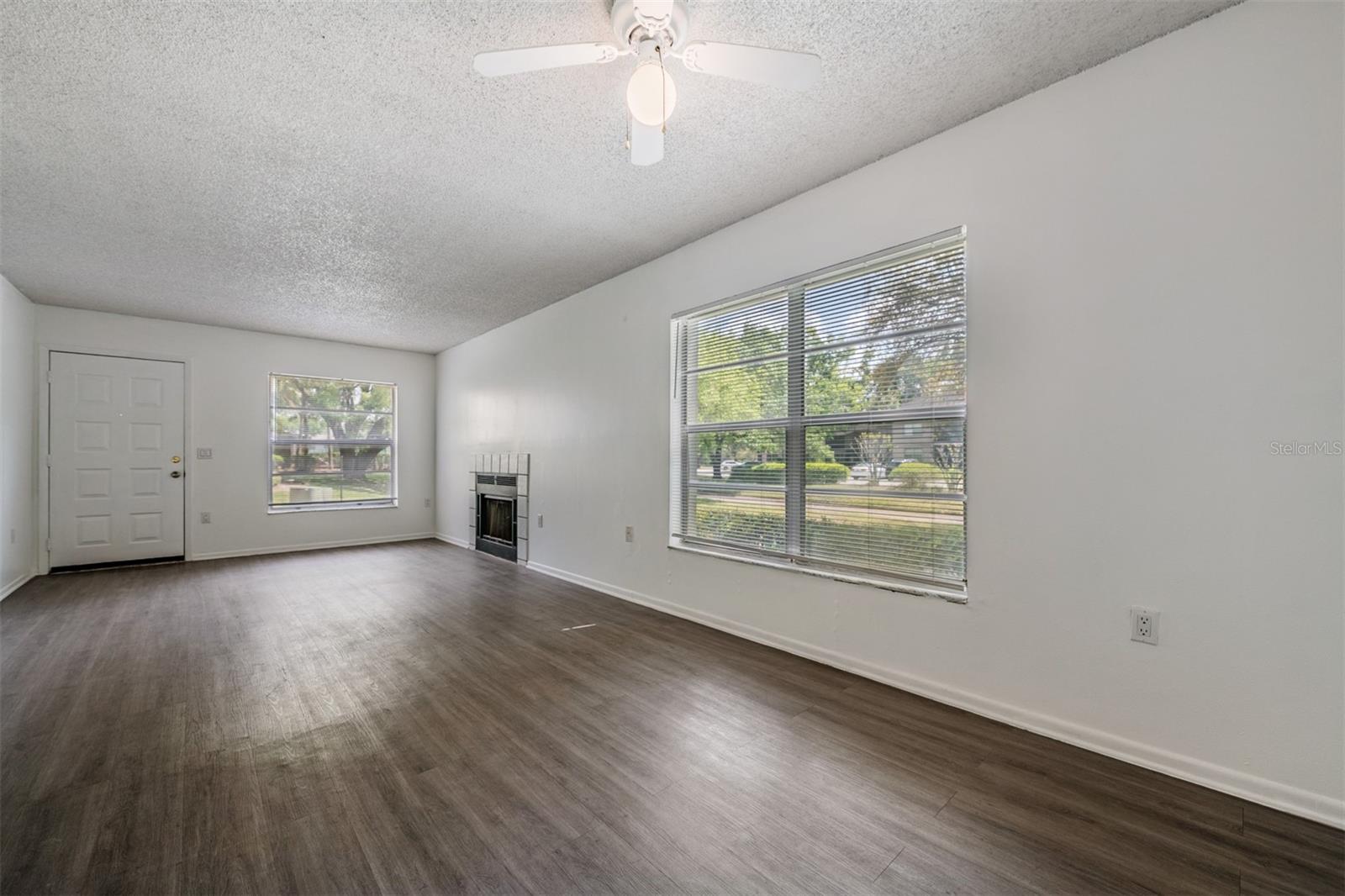 THE OAKS UNIT VI A CONDO - Residential