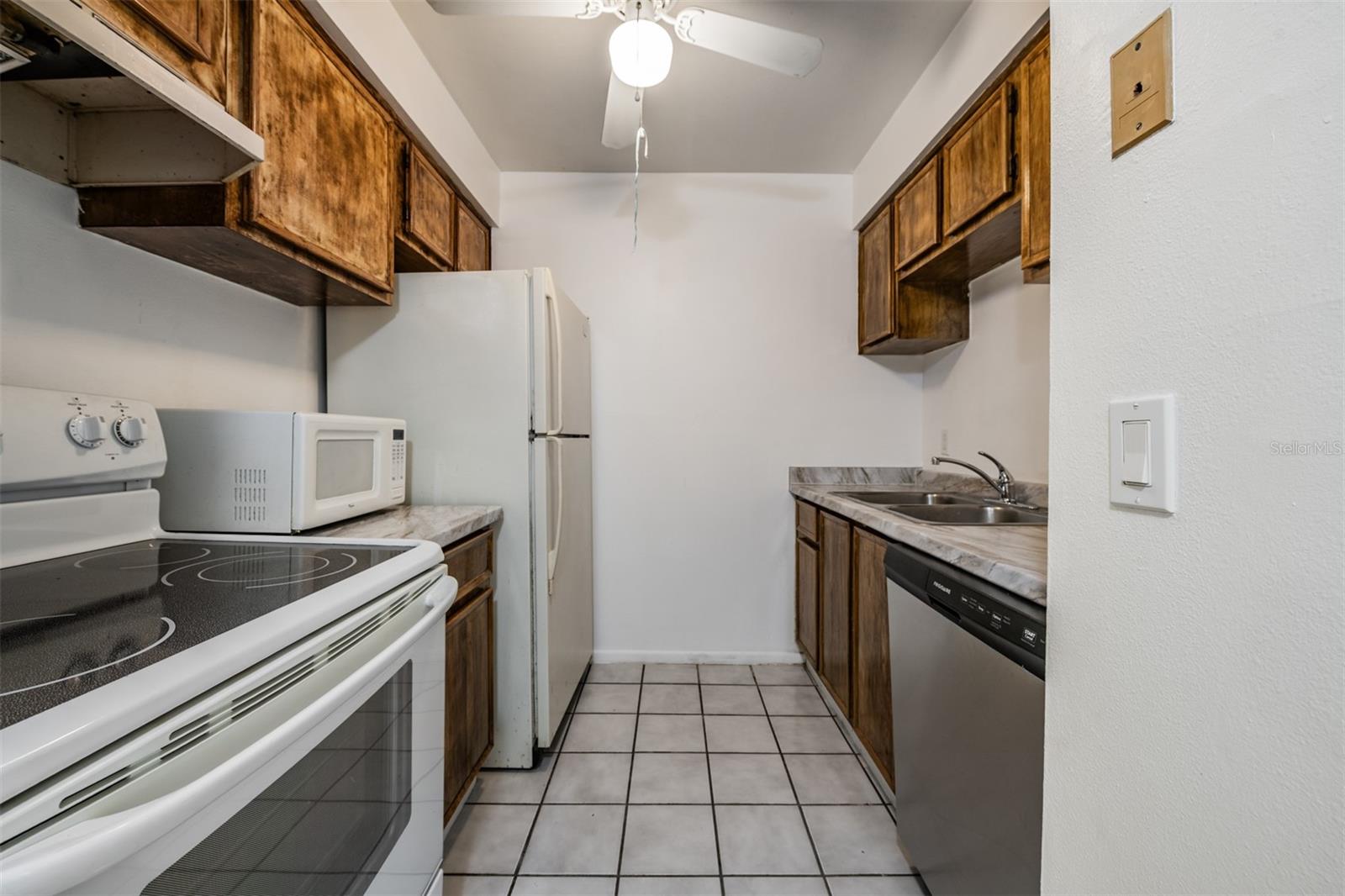 THE OAKS UNIT VI A CONDO - Residential