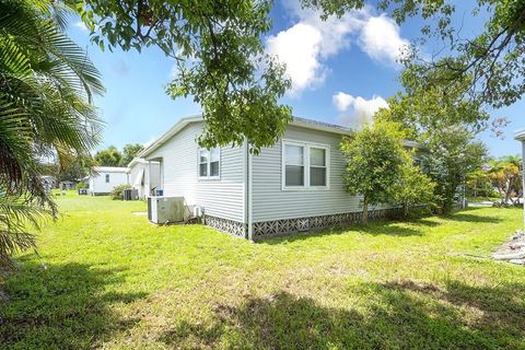 A home in PALMETTO