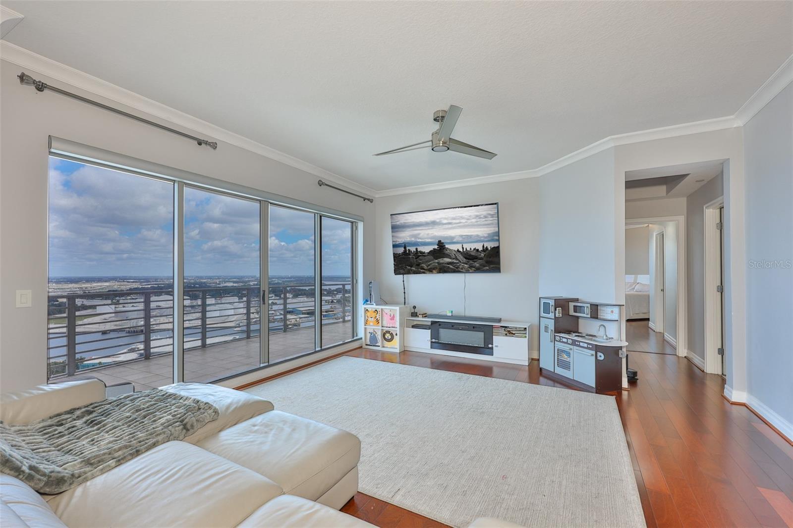 TOWERS OF CHANNELSIDE CONDOMIN - Residential Lease