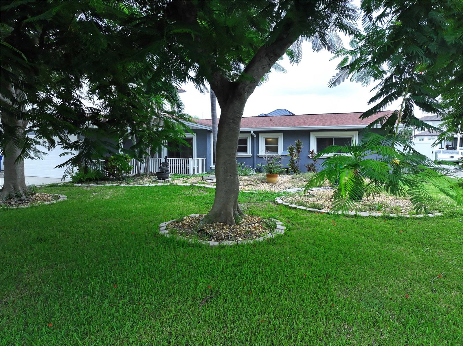 3912 FONTAINEBLEAU DRIVE