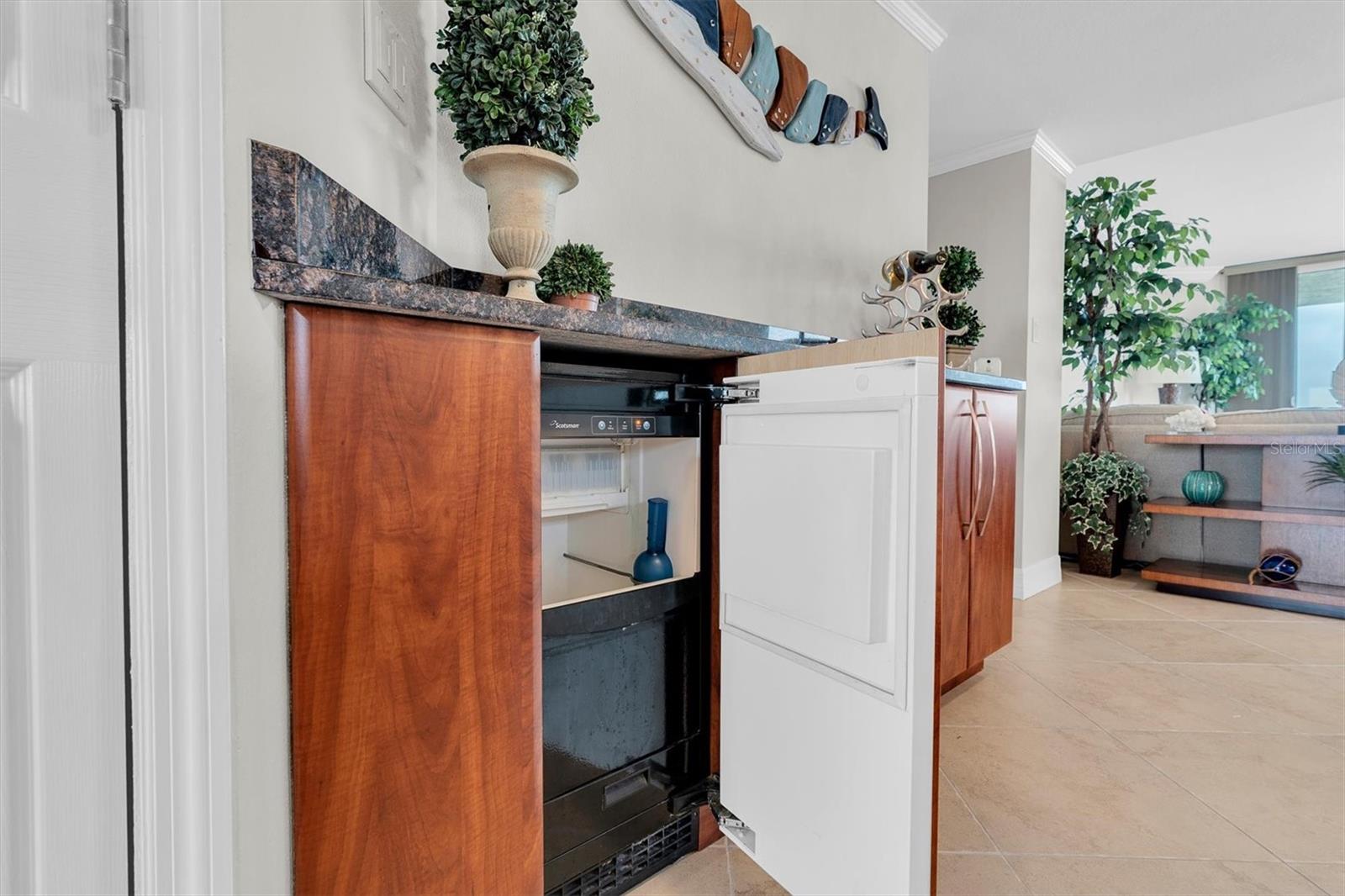 LIGHTHOUSE TOWERS CONDO - Residential