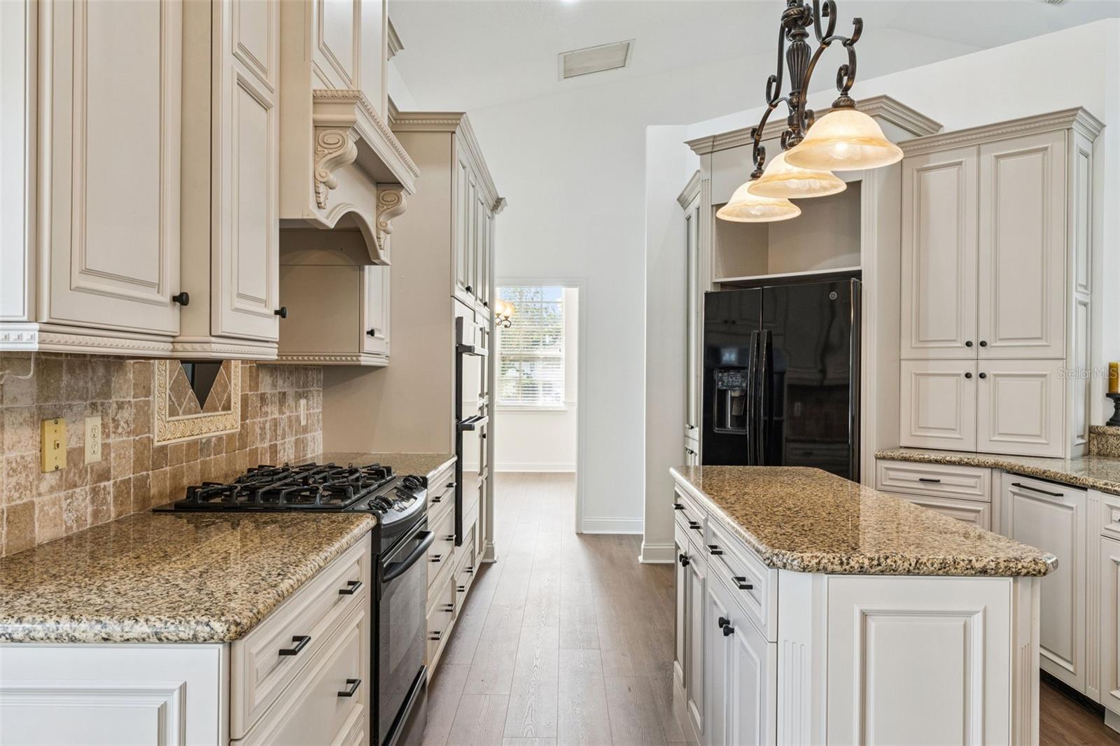 464 ELMWOOD CIRCLE