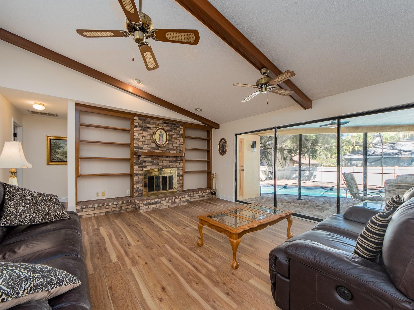 COUNTRY WOODS - Residential