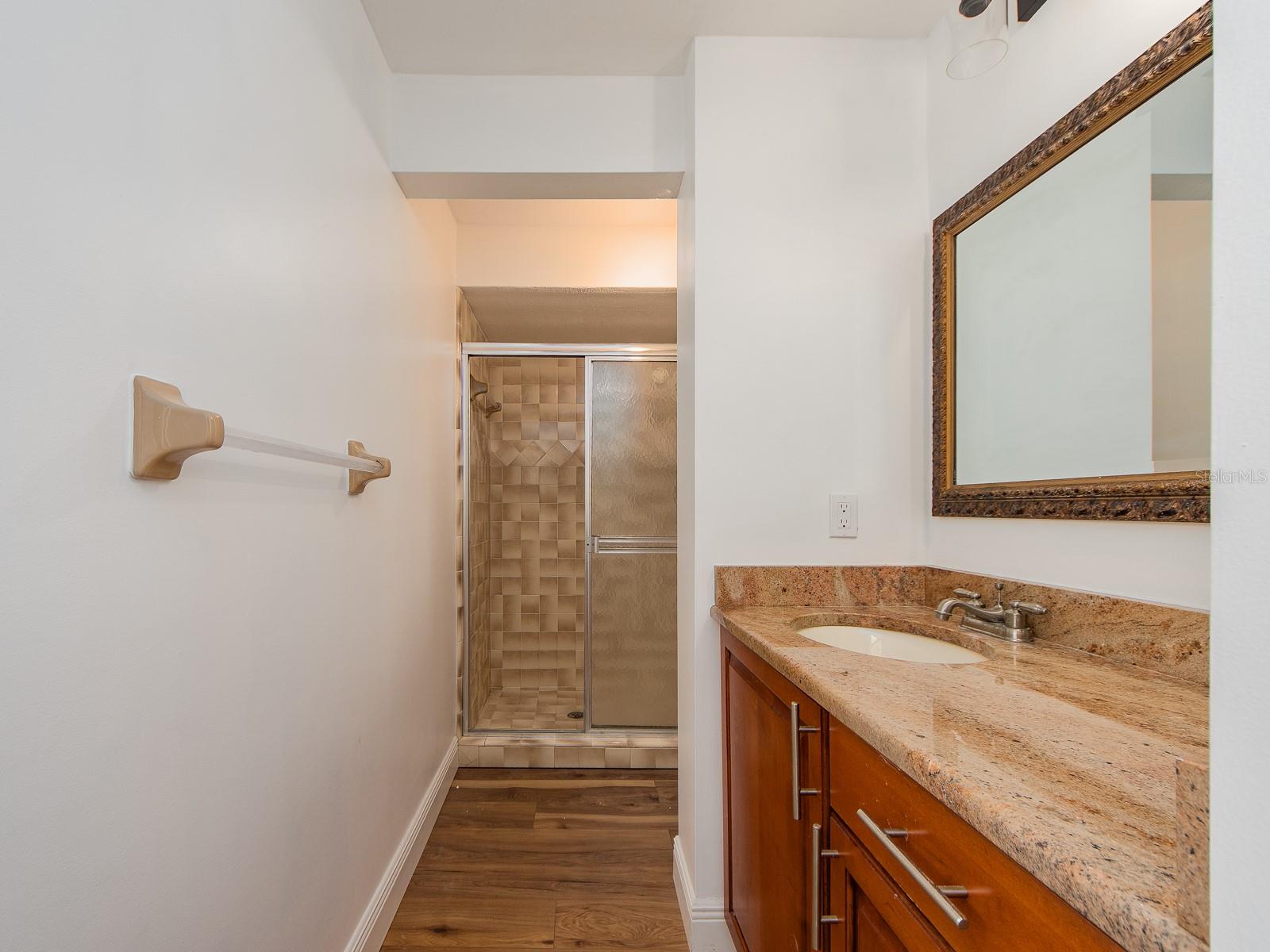 COUNTRY WOODS - Residential