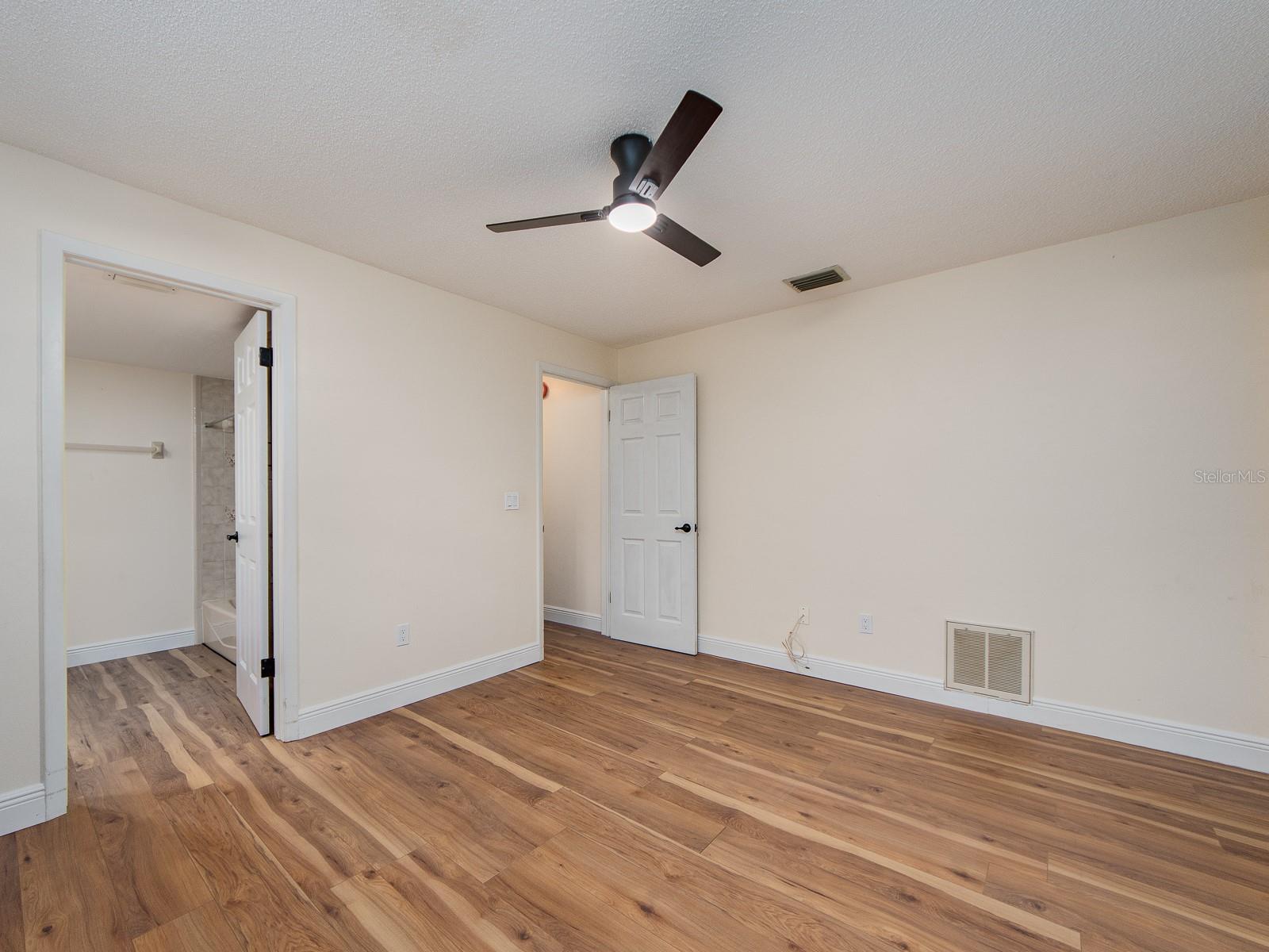 COUNTRY WOODS - Residential