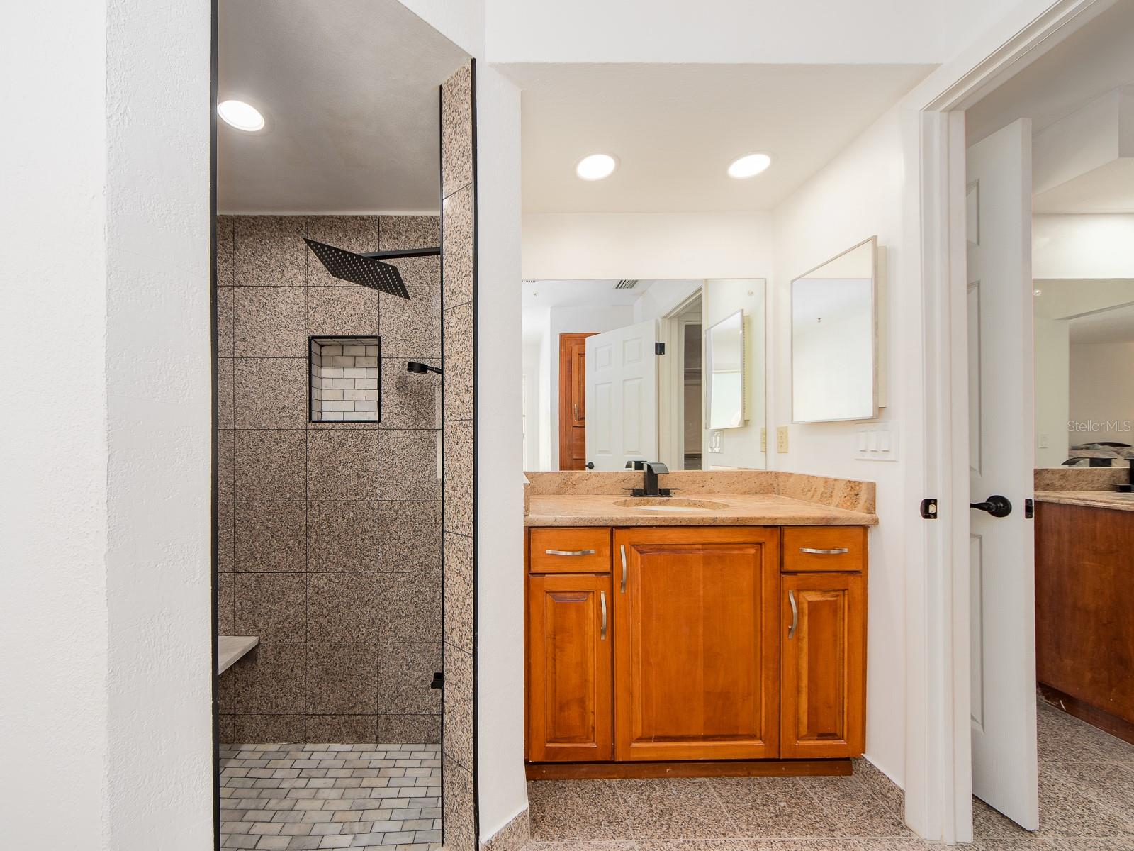 COUNTRY WOODS - Residential