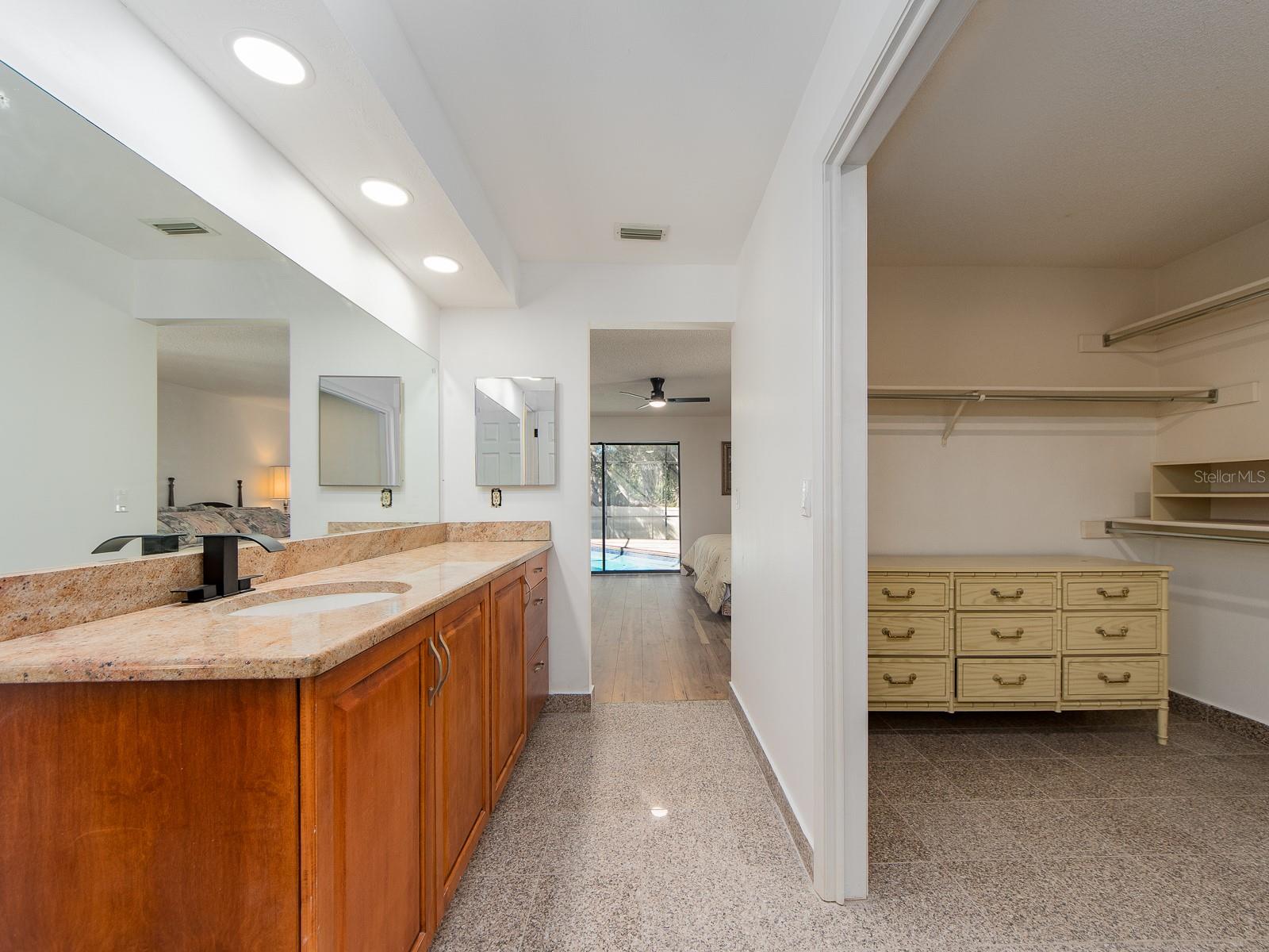 COUNTRY WOODS - Residential