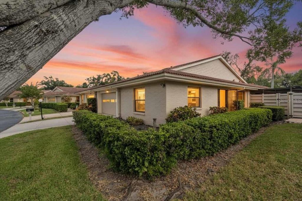 Photo of 4565 Lakecrest Place #18, Sarasota, FL 34233 (MLS # A4668445)