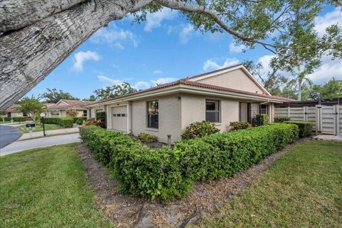 4565 LAKECREST PLACE 18 SARASOTA FL 34233