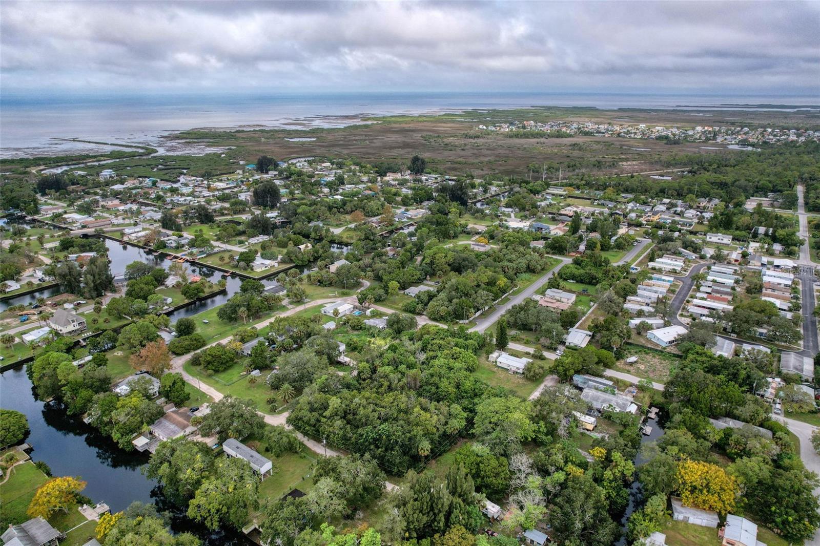 WATERWAY SHORES - Land