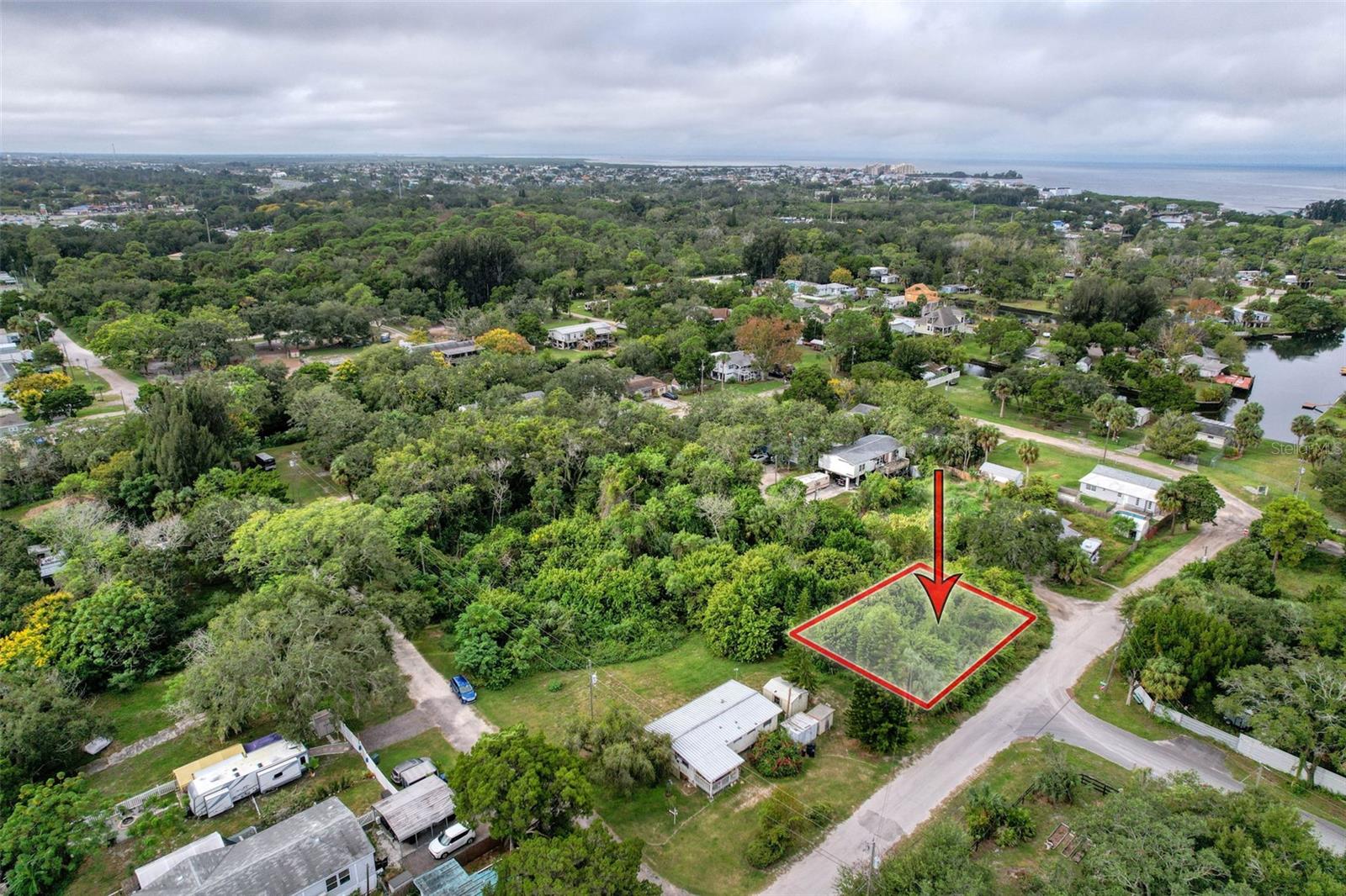 WATERWAY SHORES - Land