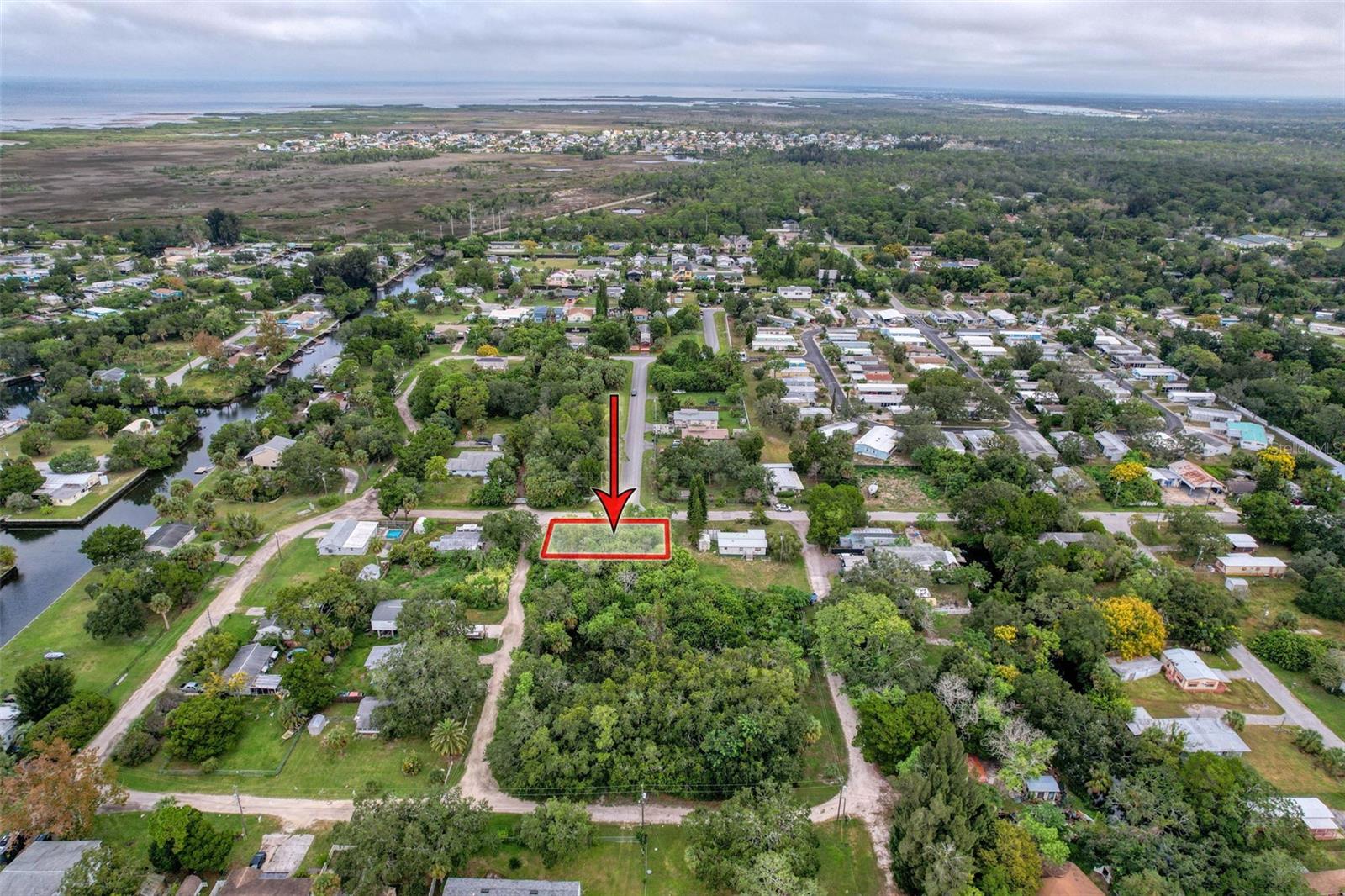 WATERWAY SHORES - Land