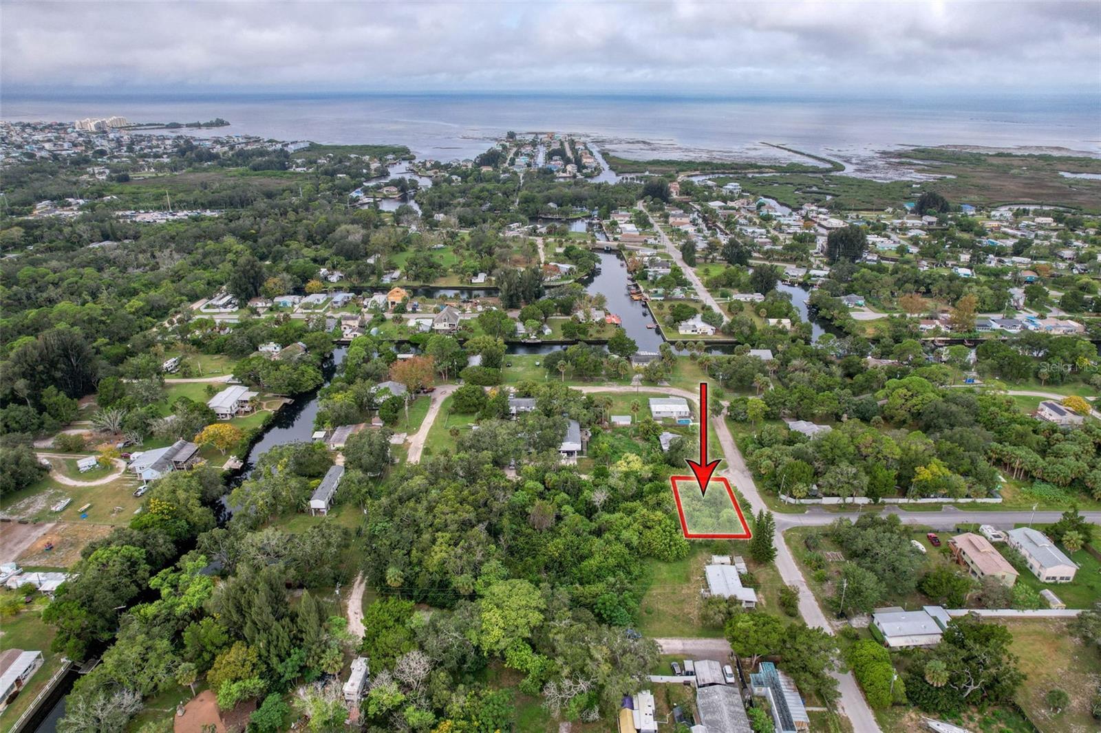 WATERWAY SHORES - Land