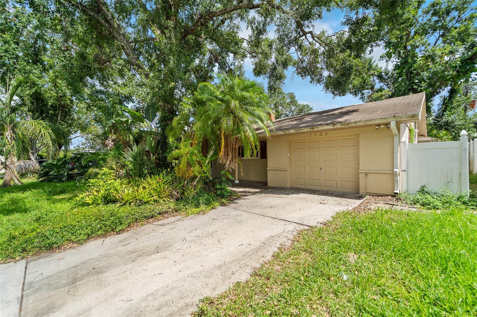 Come check out this great home needing some improvement. This previously remodeled home has had a little deferred maintenance in the last few years and some exterior damage from our recent storms. The bones are great. Nice split bedroom layout, redone open kitchen with gorgeous granite countertops. A split primary bedroom with an ensuite bath and direct access to laundry. The home has impact windows. The HVAC unit was installed in 2023. The home likely needs a new roof, covered lanai, screen work and a lot of landscape work as the major projects. Lake Sarasota is just east of I-75 off Bee Ridge Rd. Access to shopping, hospitals and even Siesta Key’s famous beaches is a breeze. This home is priced to sell.