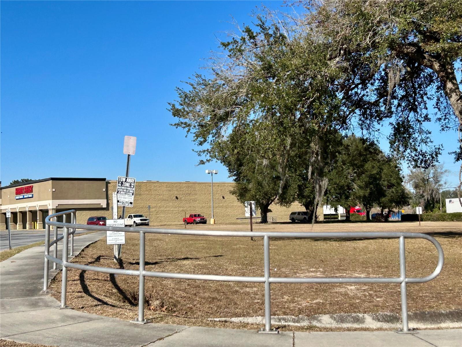 HAMILTON PARK - Land