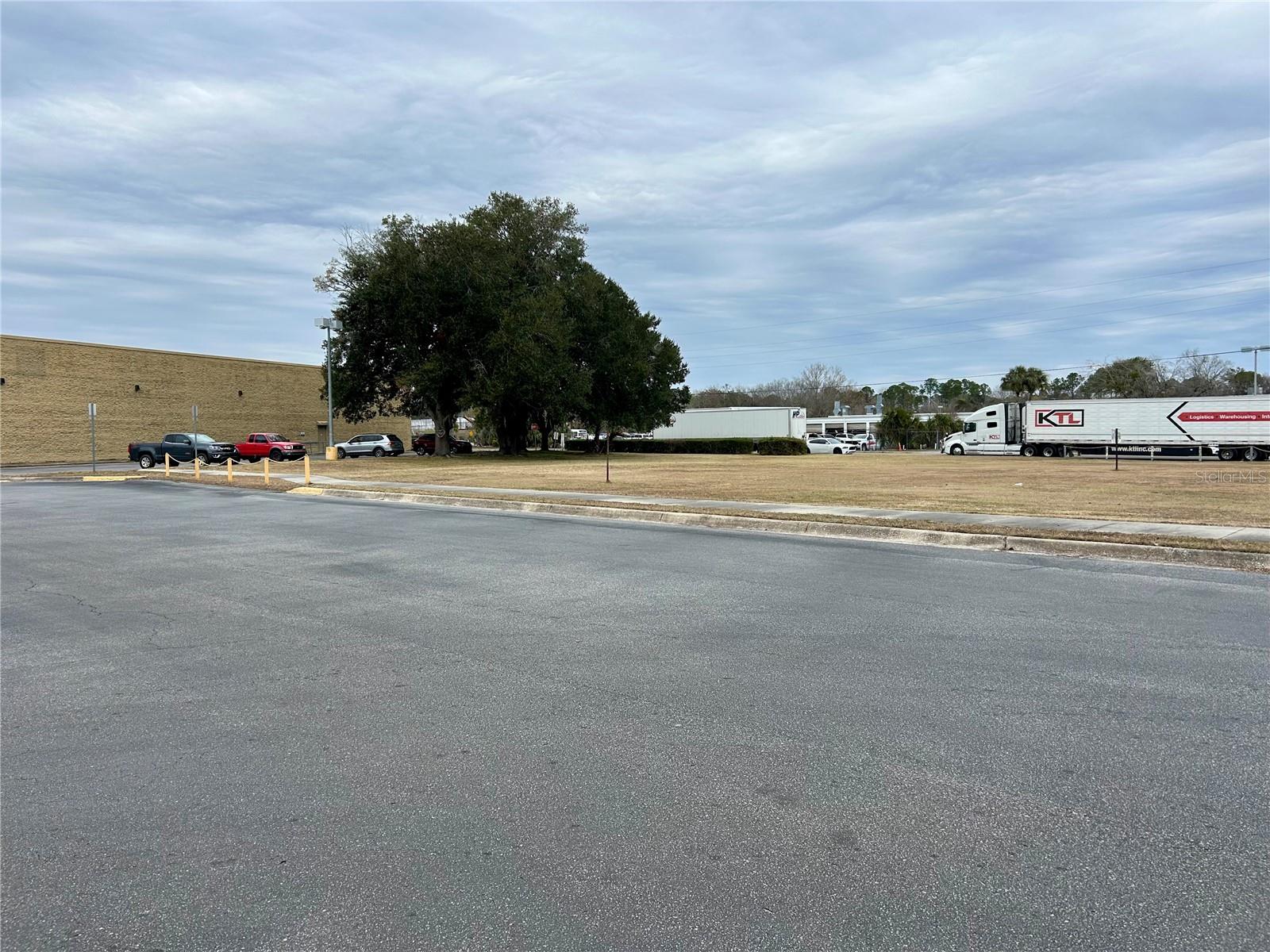 HAMILTON PARK - Land