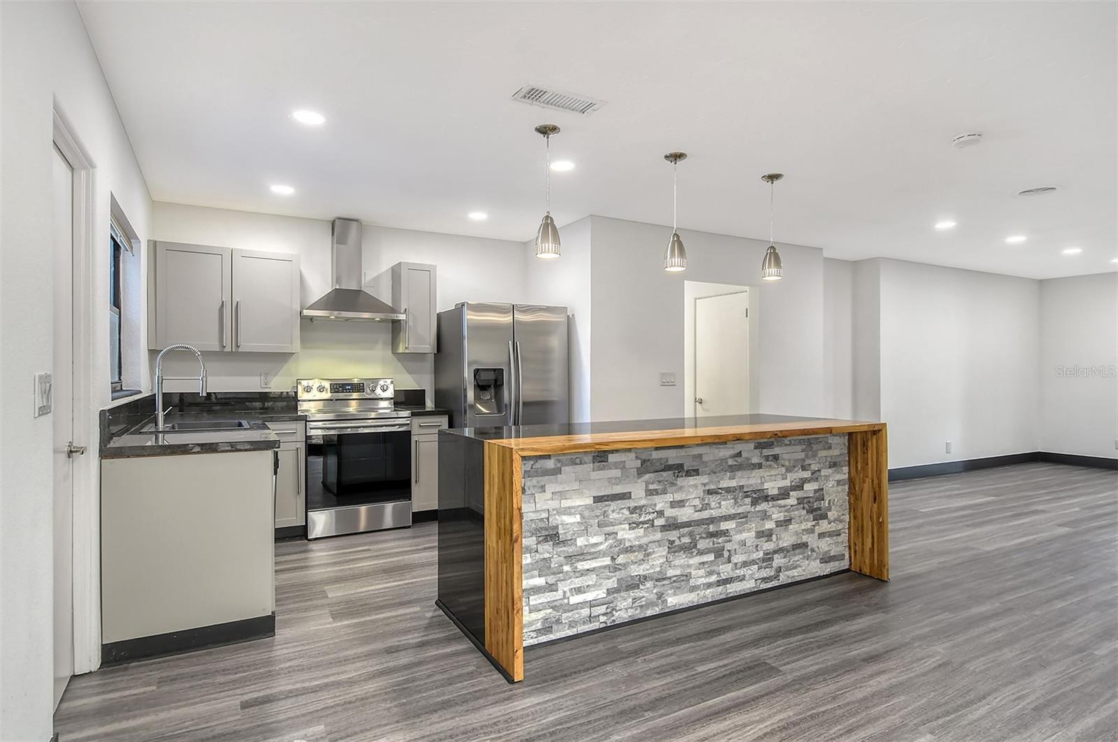 SOUTH GATE - Residential