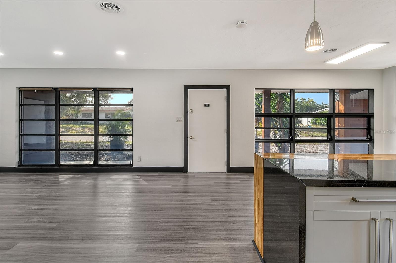 SOUTH GATE - Residential