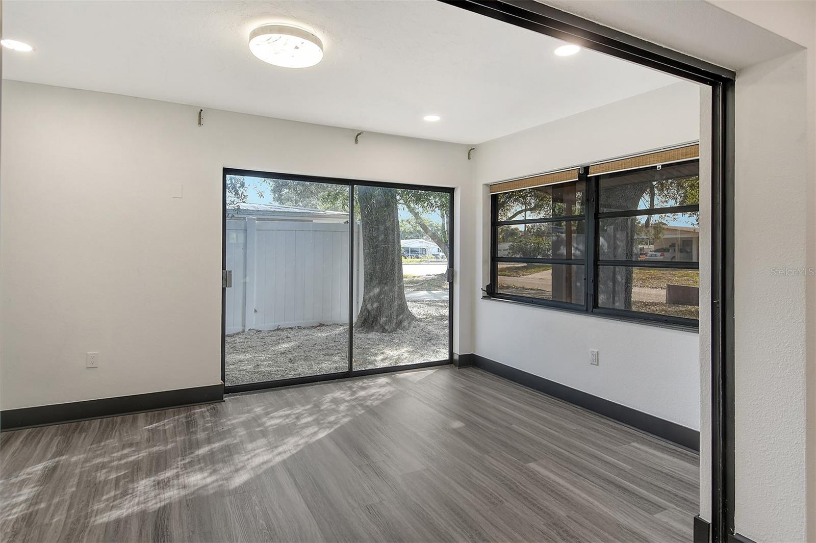 SOUTH GATE - Residential