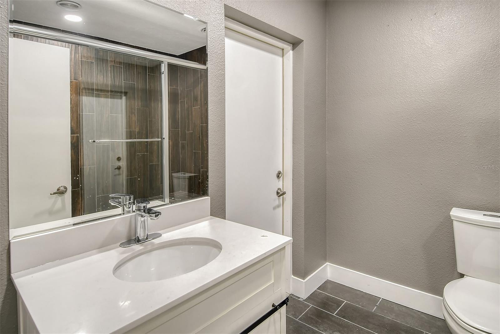 SOUTH GATE - Residential