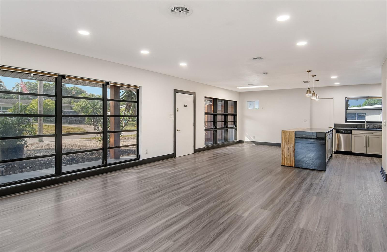 SOUTH GATE - Residential