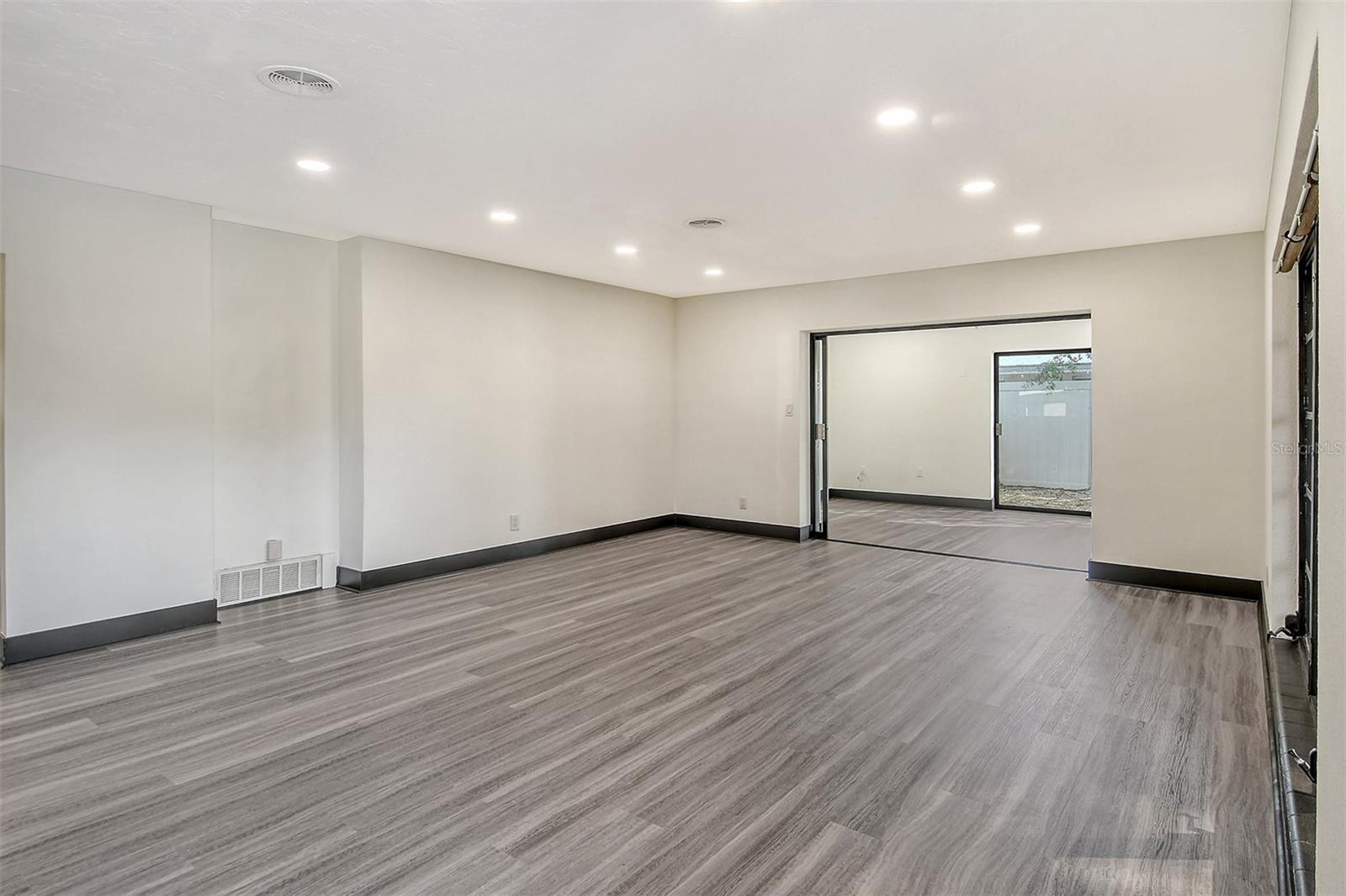 SOUTH GATE - Residential