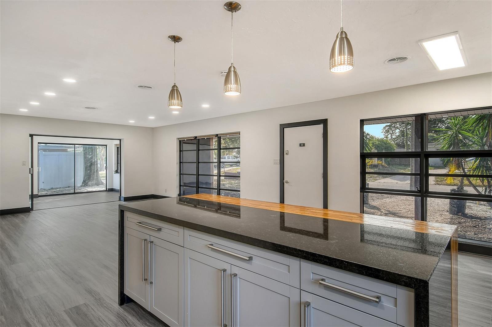 SOUTH GATE - Residential