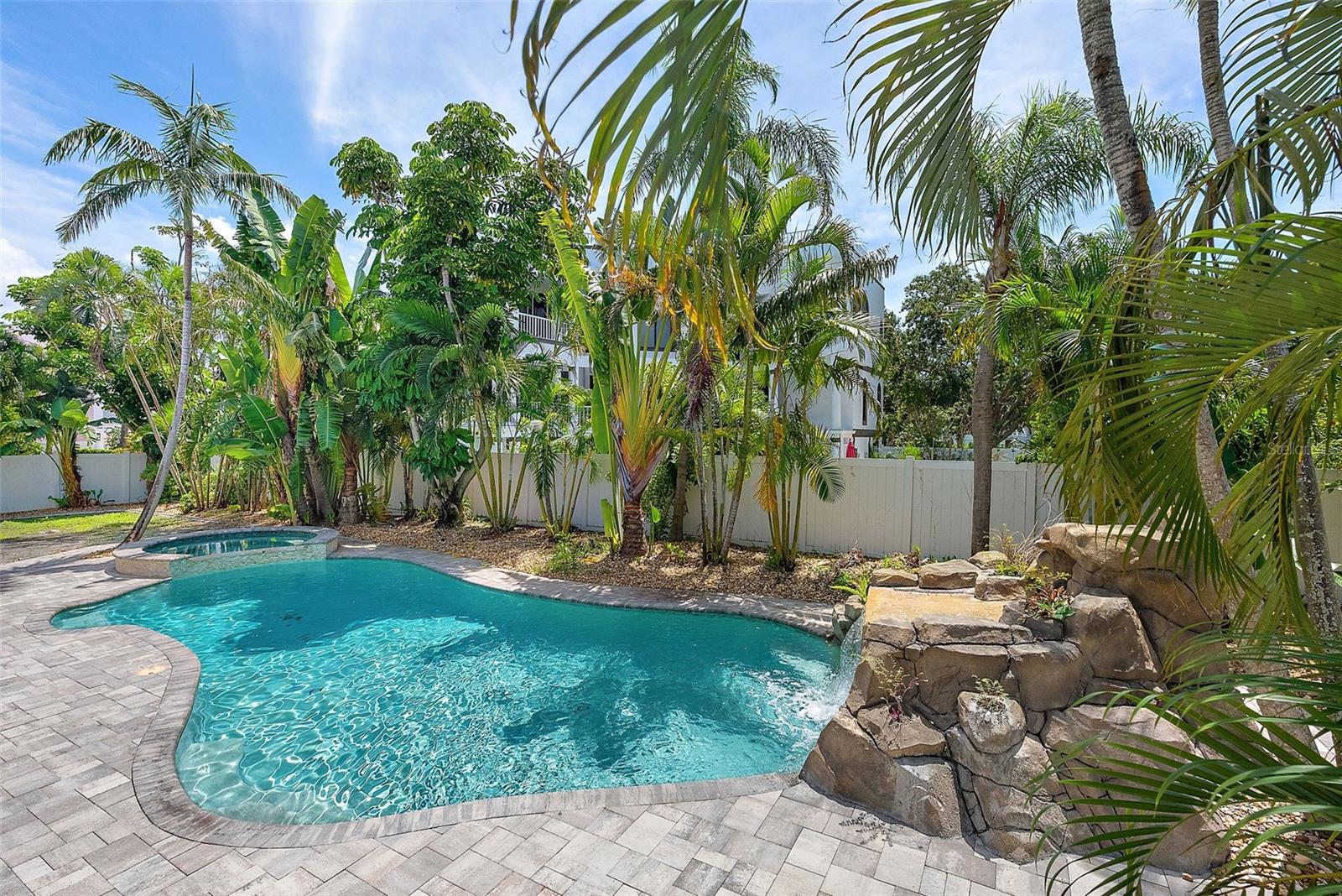 TIERRA VERDE - Residential