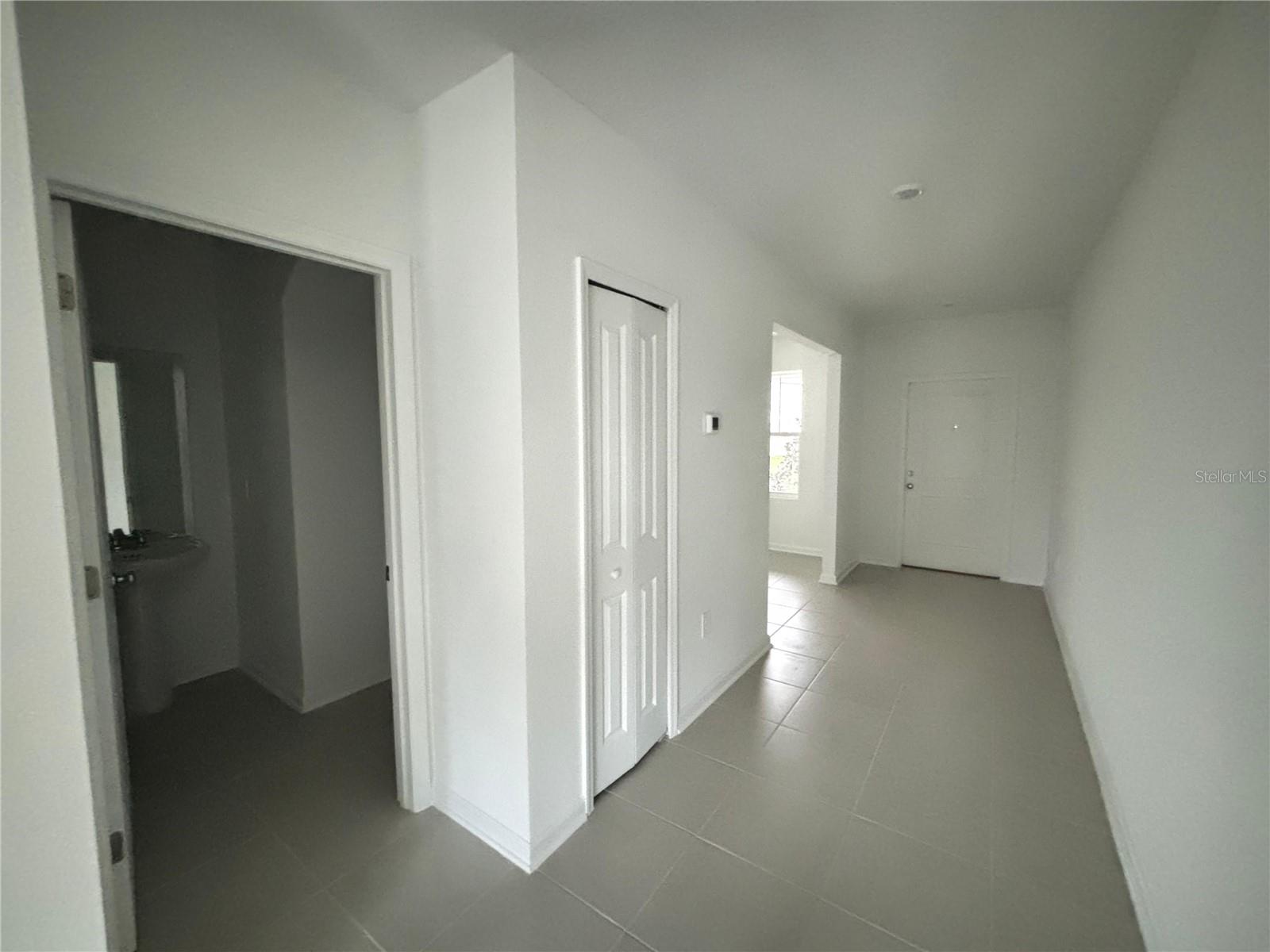 KNIGHTSBRIDGE 50S - Residential Lease